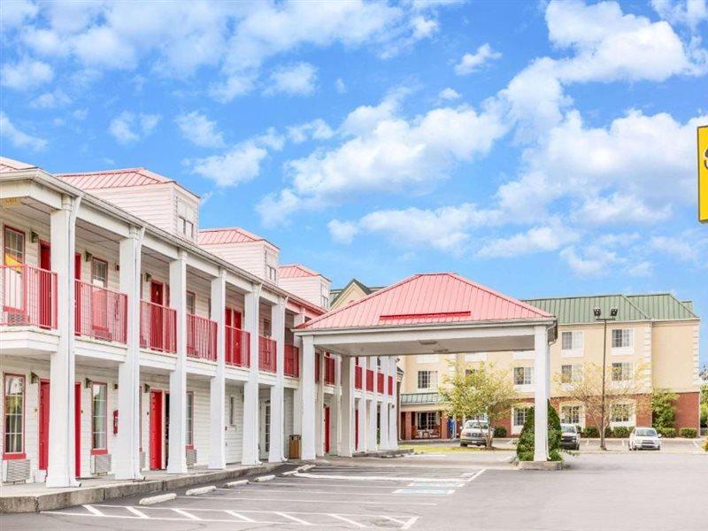 Super 8 By Wyndham Clinton Hotel Luaran gambar
