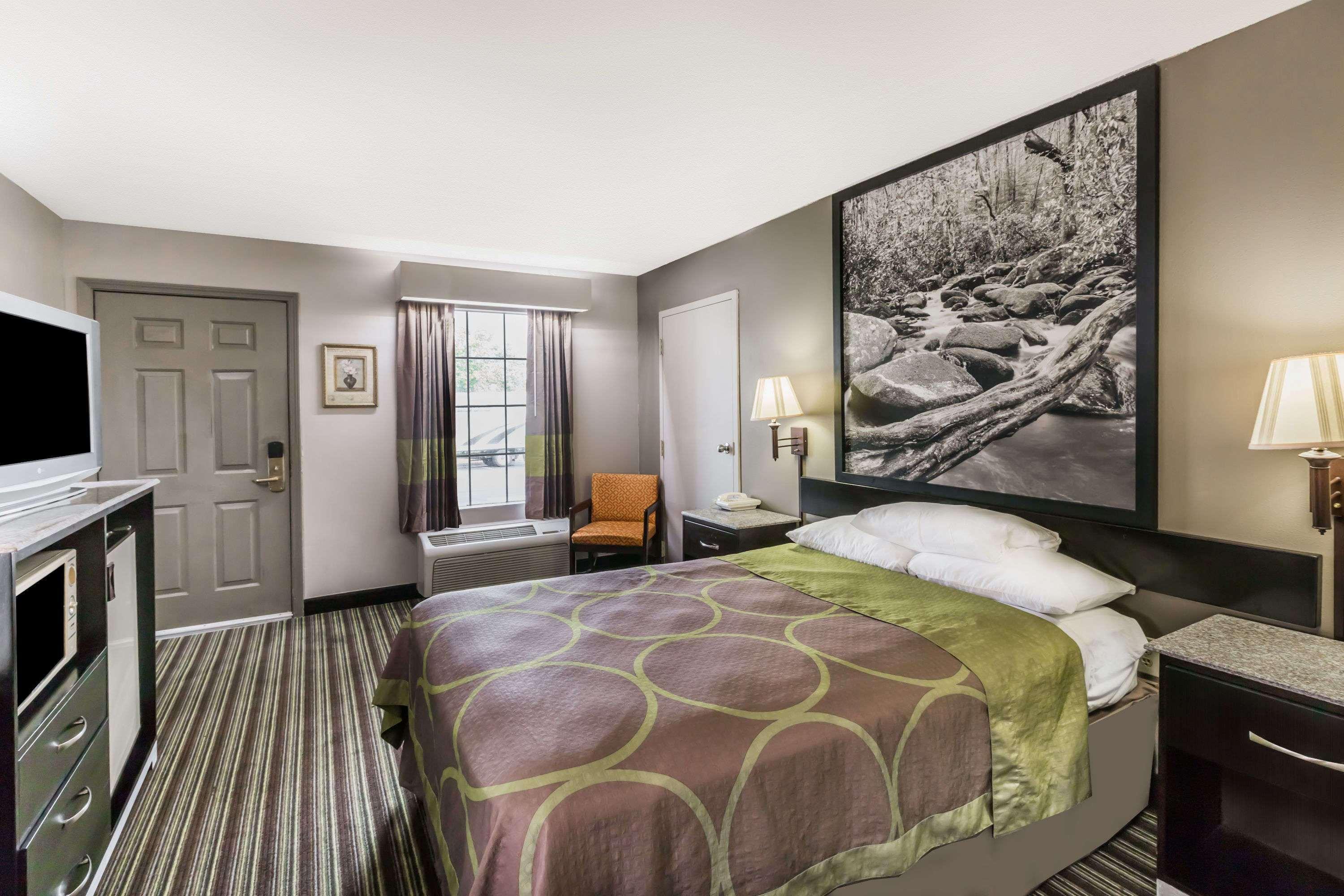 Super 8 By Wyndham Clinton Hotel Luaran gambar