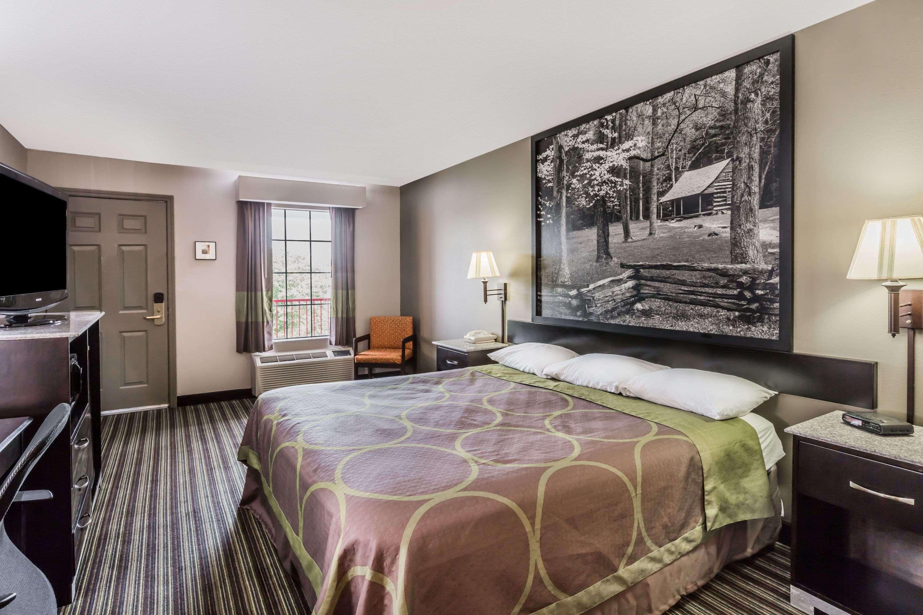 Super 8 By Wyndham Clinton Hotel Luaran gambar
