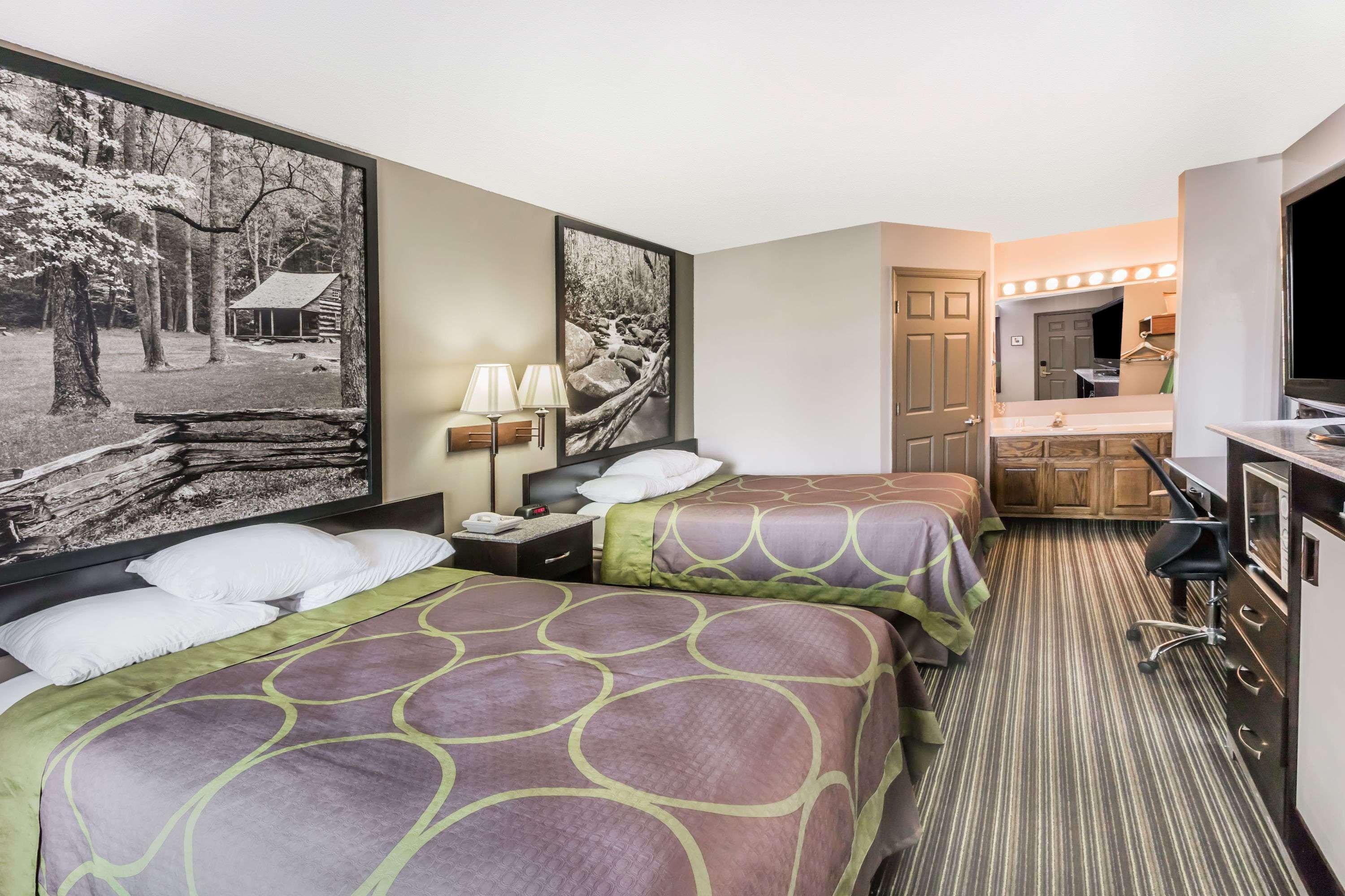 Super 8 By Wyndham Clinton Hotel Luaran gambar